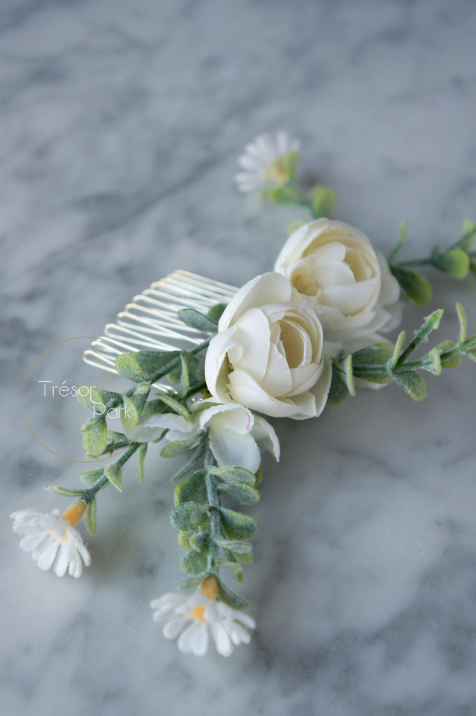 White Flower Comb