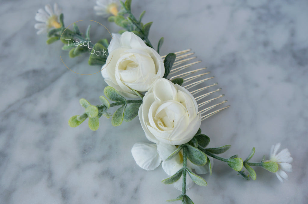 White Flower Comb