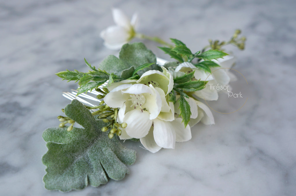 White Flower Comb