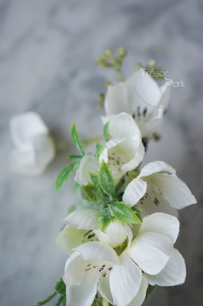 White Flower Comb